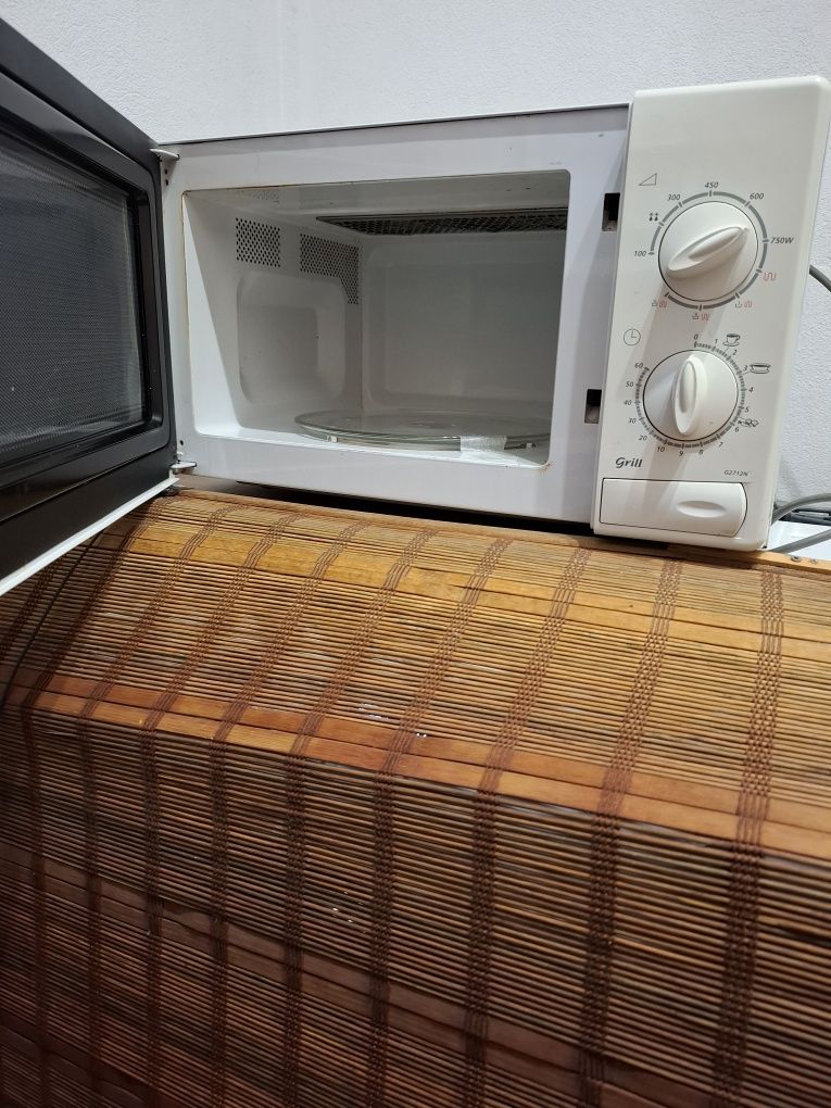 Sprzedam  kuchenkę mikrofalową SAMSUNG
