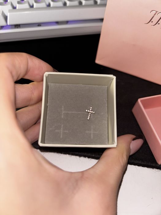 Kolczyk złoty krzyżyk