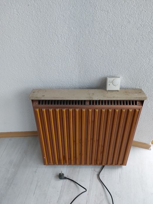 Grzejnik elektryczny z panelem ceramicznym