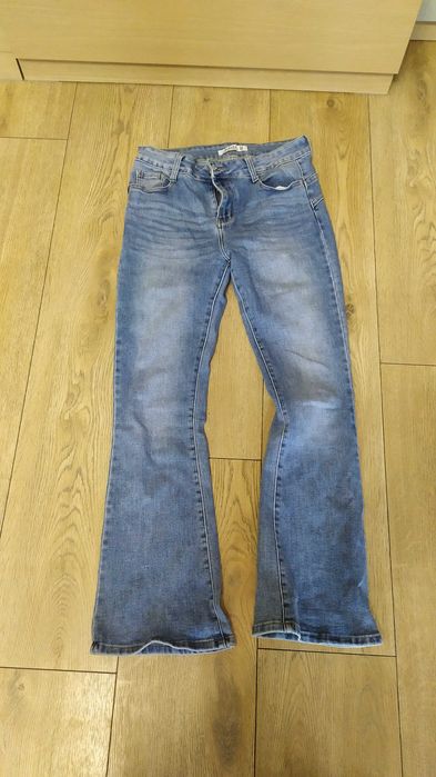 spodnie jeans dzwony  metka rozmiar S 
ze streczem