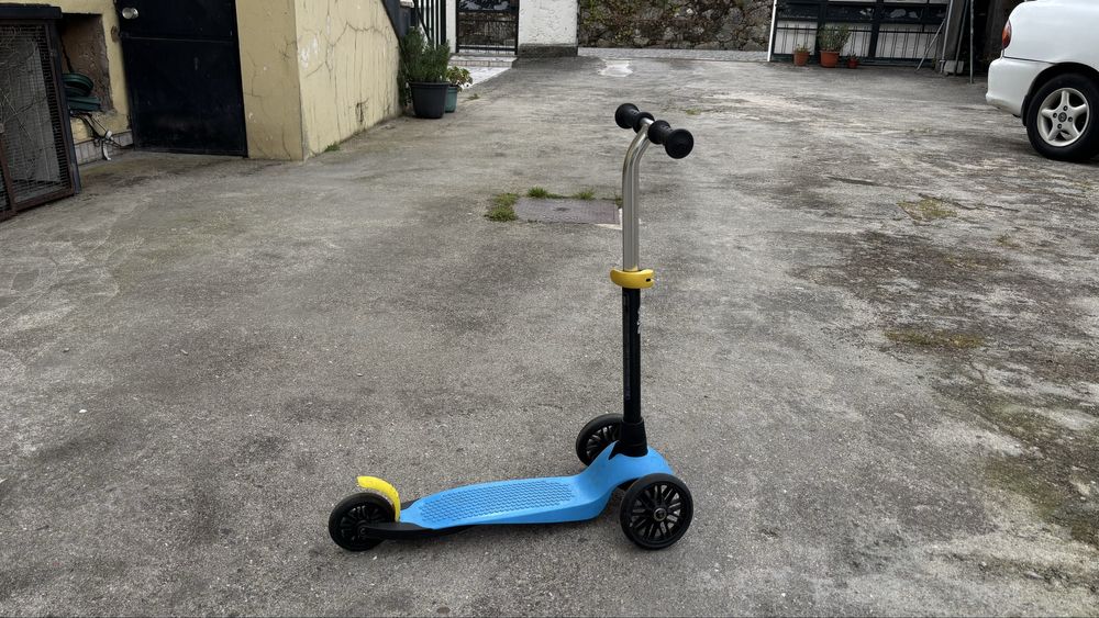 Trotineta c/ capacete