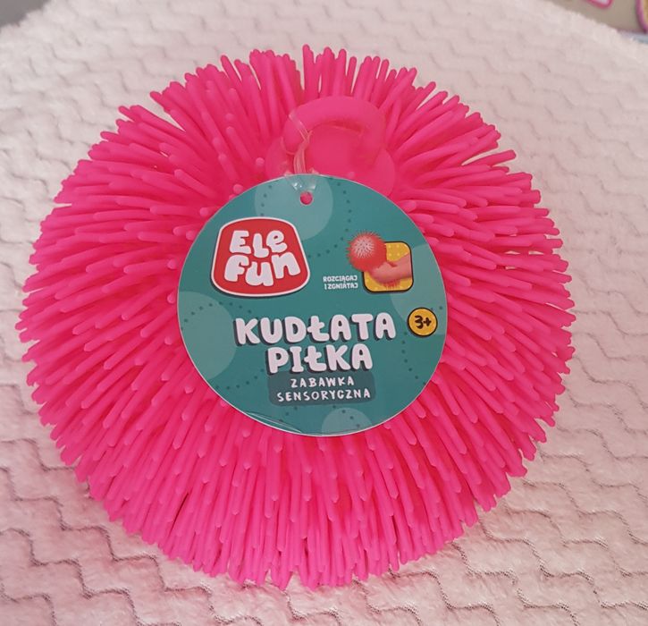Kudłata piłka zabawka sensoryczna gniotek antystresowy