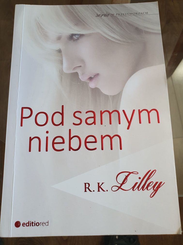 Książka: Pod samym niebem   R. K. Lilley