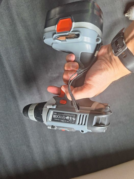 Zestaw Graphite wiertarka akumulatorowa + latarka