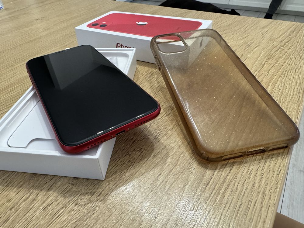 iPhone 11 64GB czerwony - product red, jak nowy, bateria 88%, etui