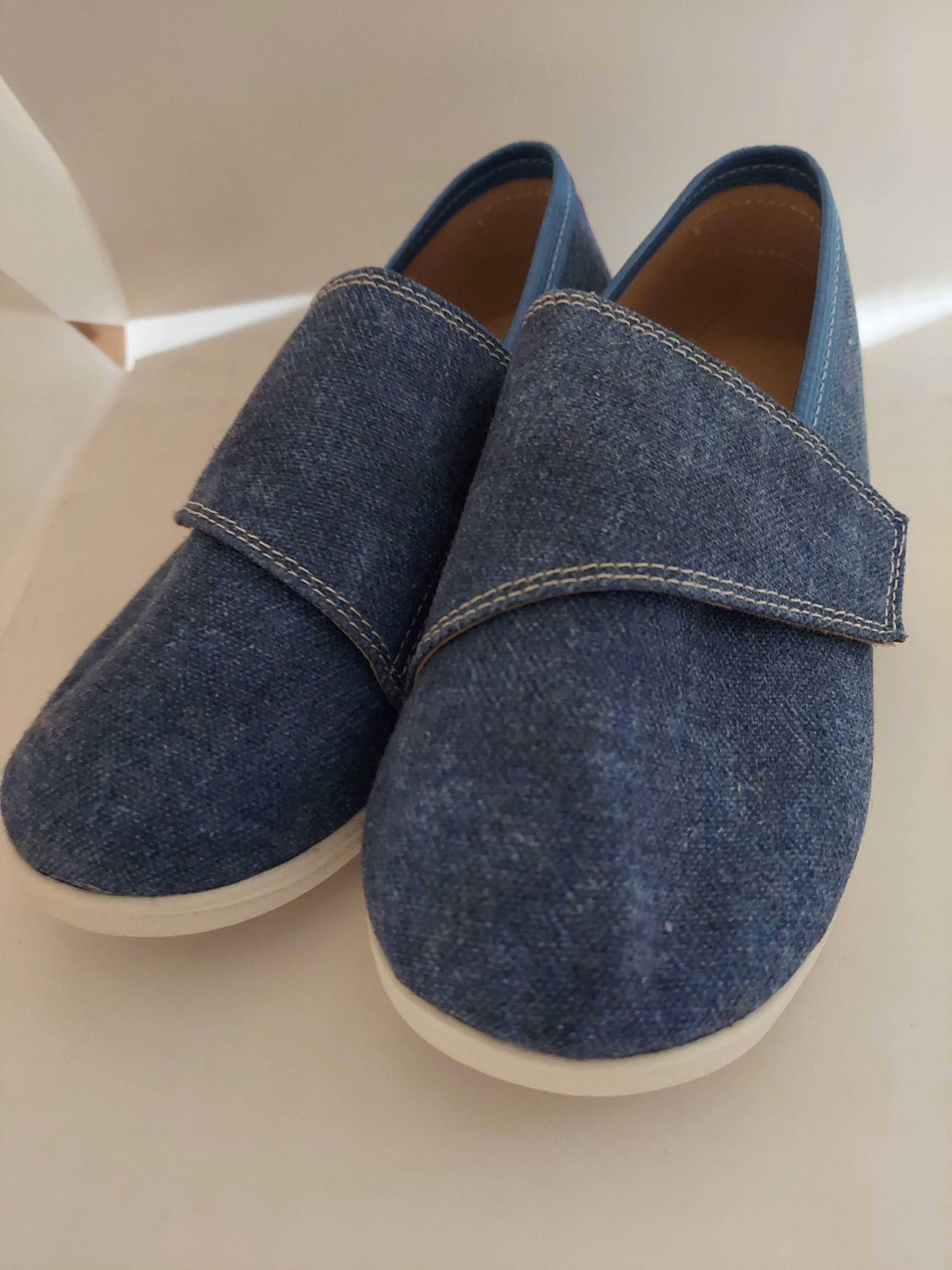 Buty dla dzieci na rzep Slippers Family Pacific rozmiar 35 oraz 36