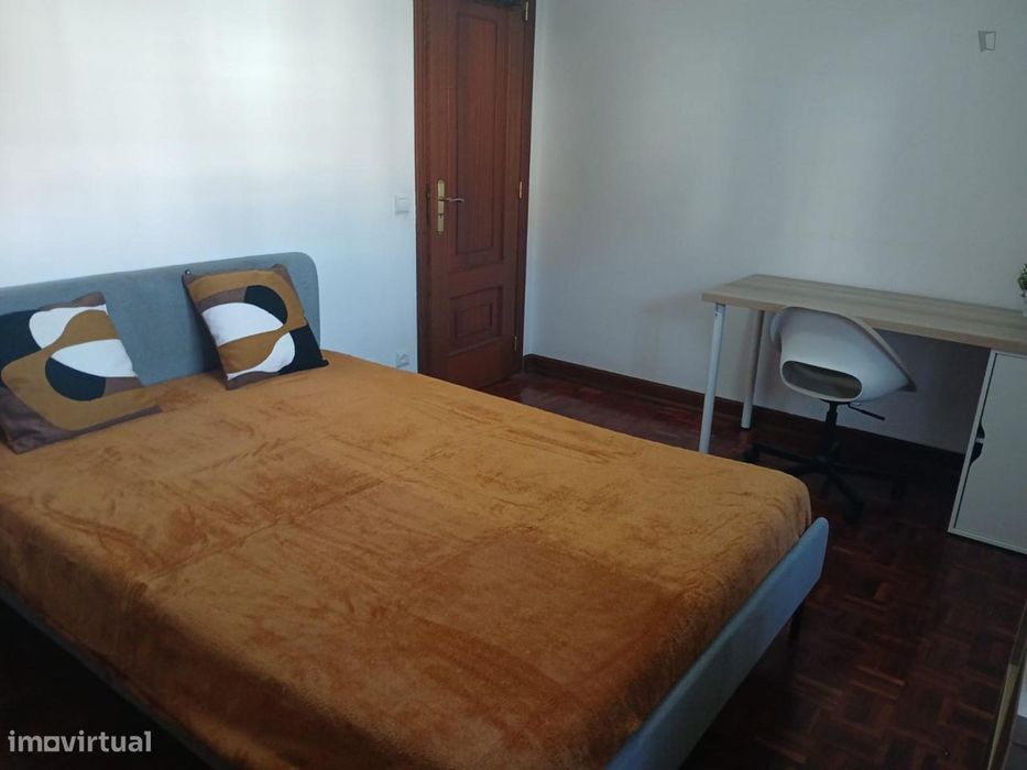 746418 - Quarto com cama de casal em...