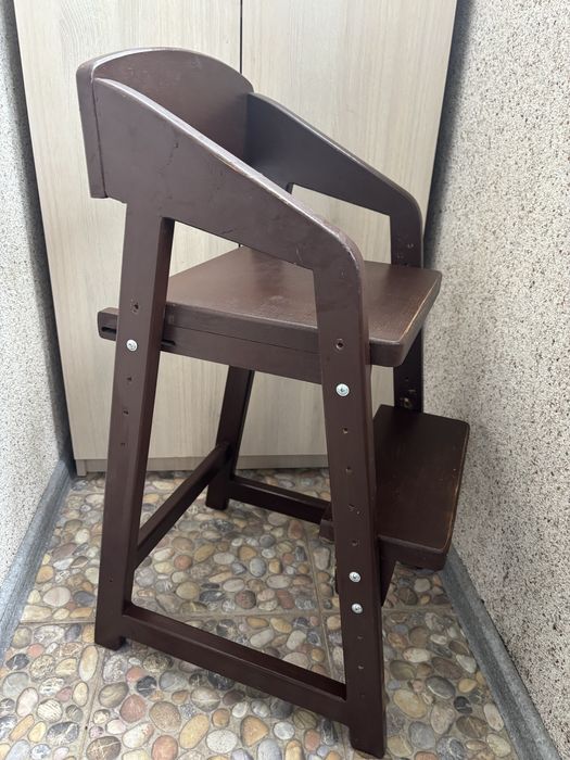 Зростаючий стілець деревʼяний регулювання