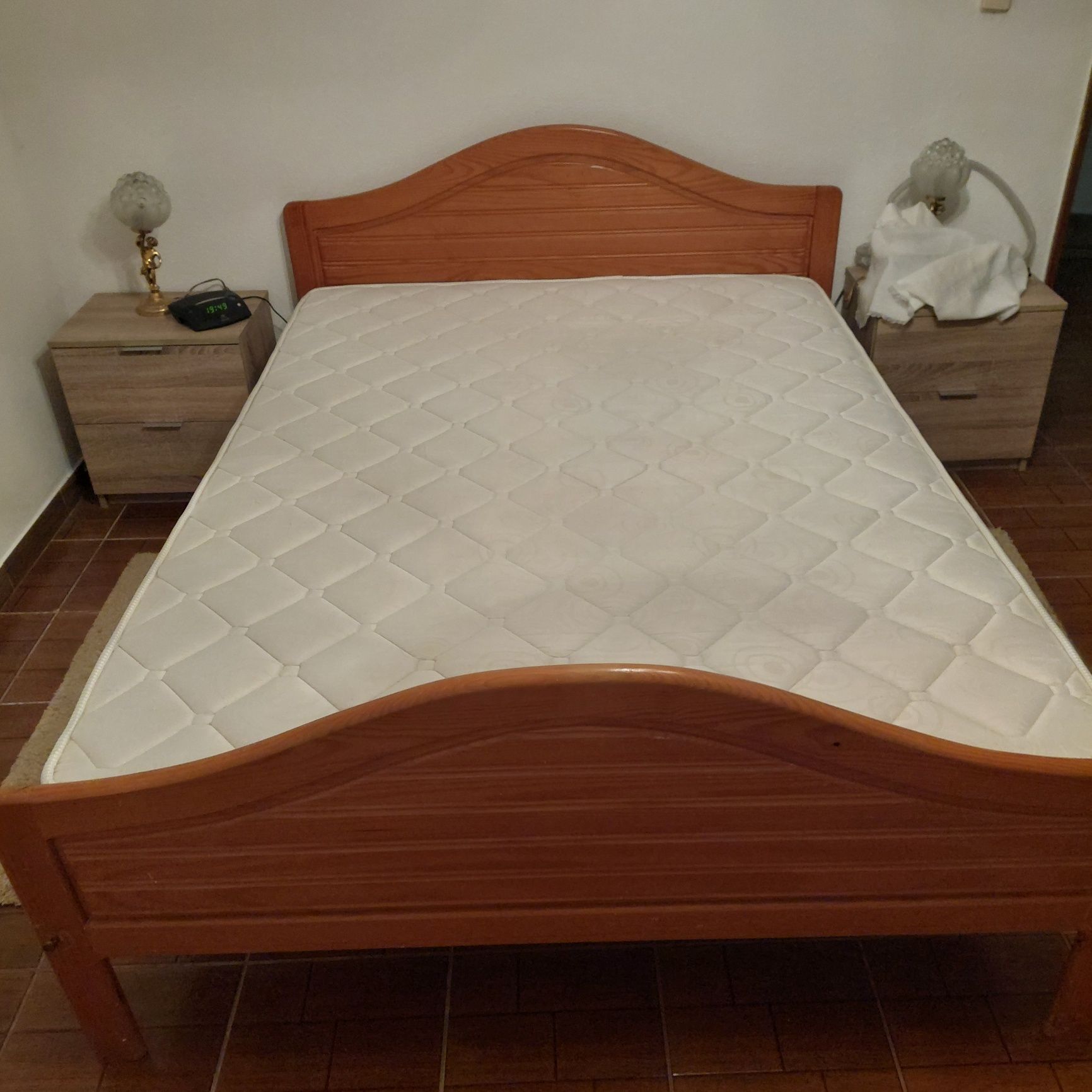 Cama de casal pinho com colchão e estrado
