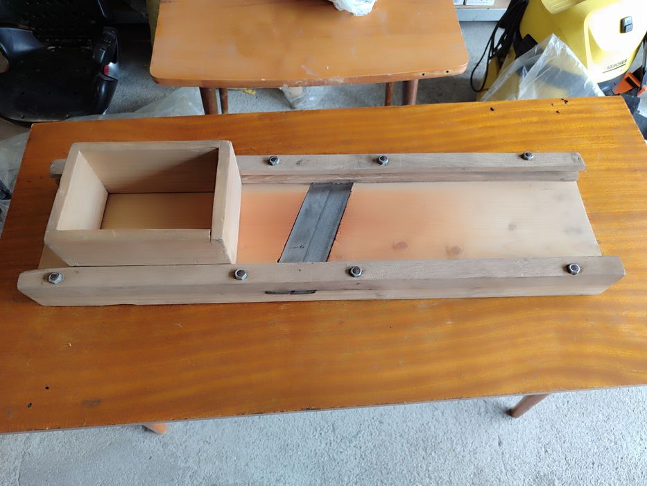 Szatkownica do kapusty drewniana z czasów PRL