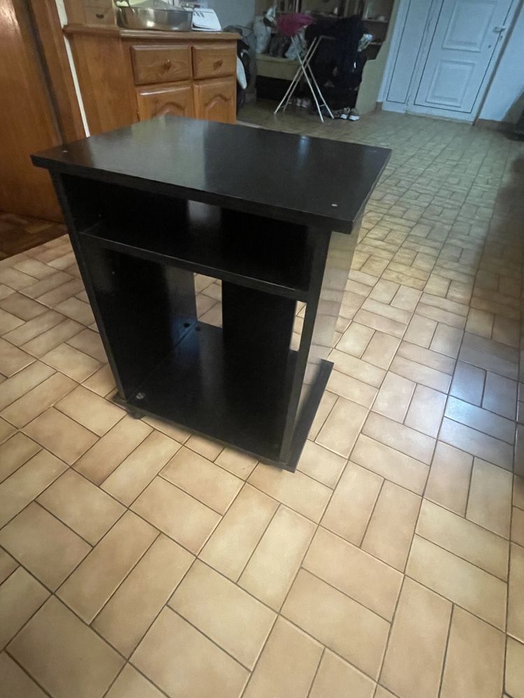 Movel com rodas bom estado