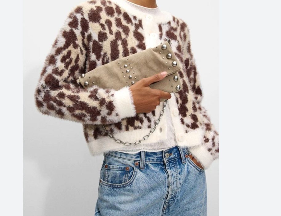 Продам теплый укороченный кардиган с принтом!