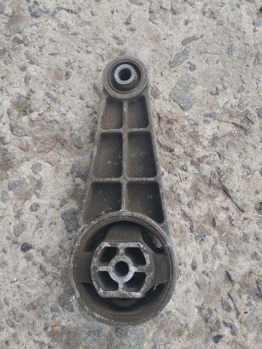 Подушка двигуна нижня лачнті