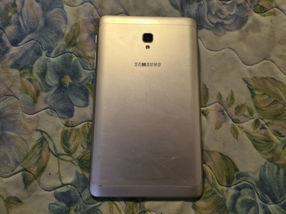 Планшет Samsung Galaxy 8 диагональ. 2/16. 9Андройд. Зарядка таэбси.