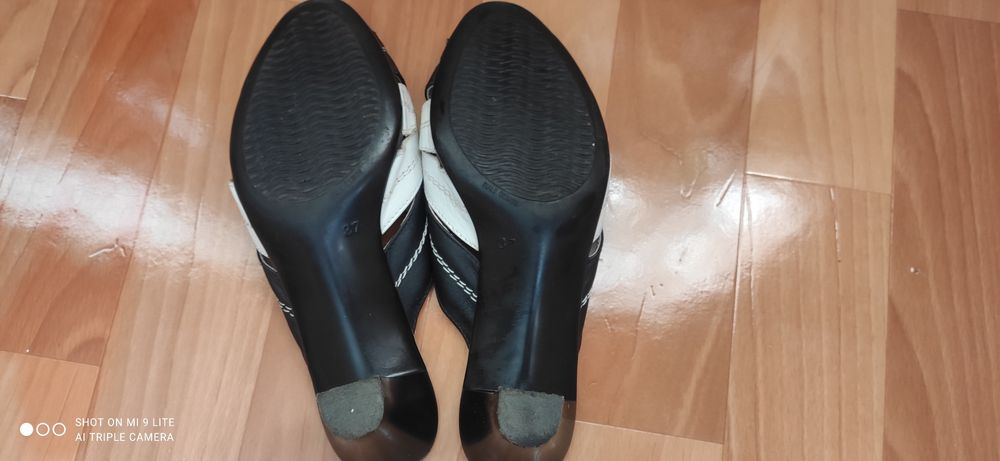 Шлепанцы кожаные женские 37