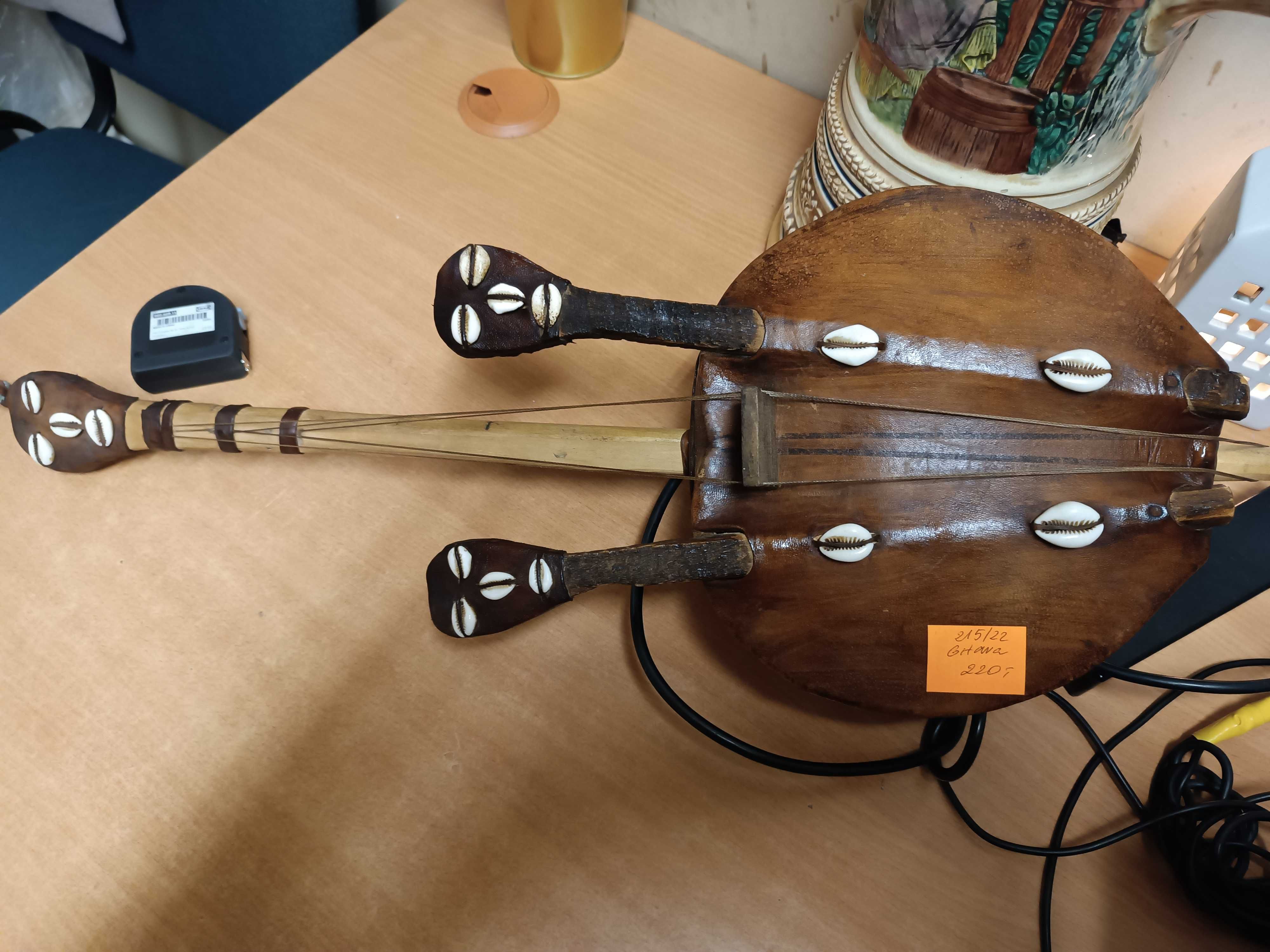 Gitara Instrument afrykański skóra drewno