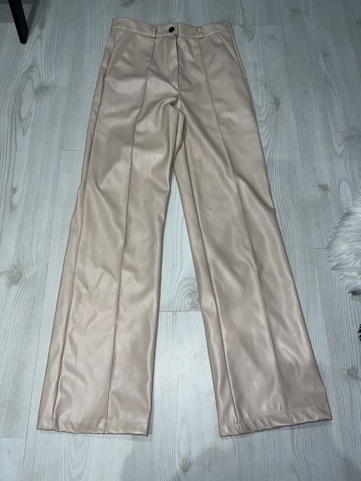 Шкіряні бежеві штани