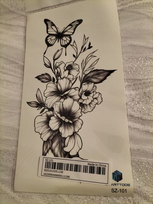Tattoo kwiat z motylkiem