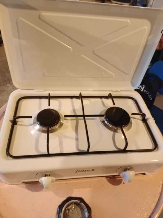 Fogão a gás de 2 bocas com queimadores novos.