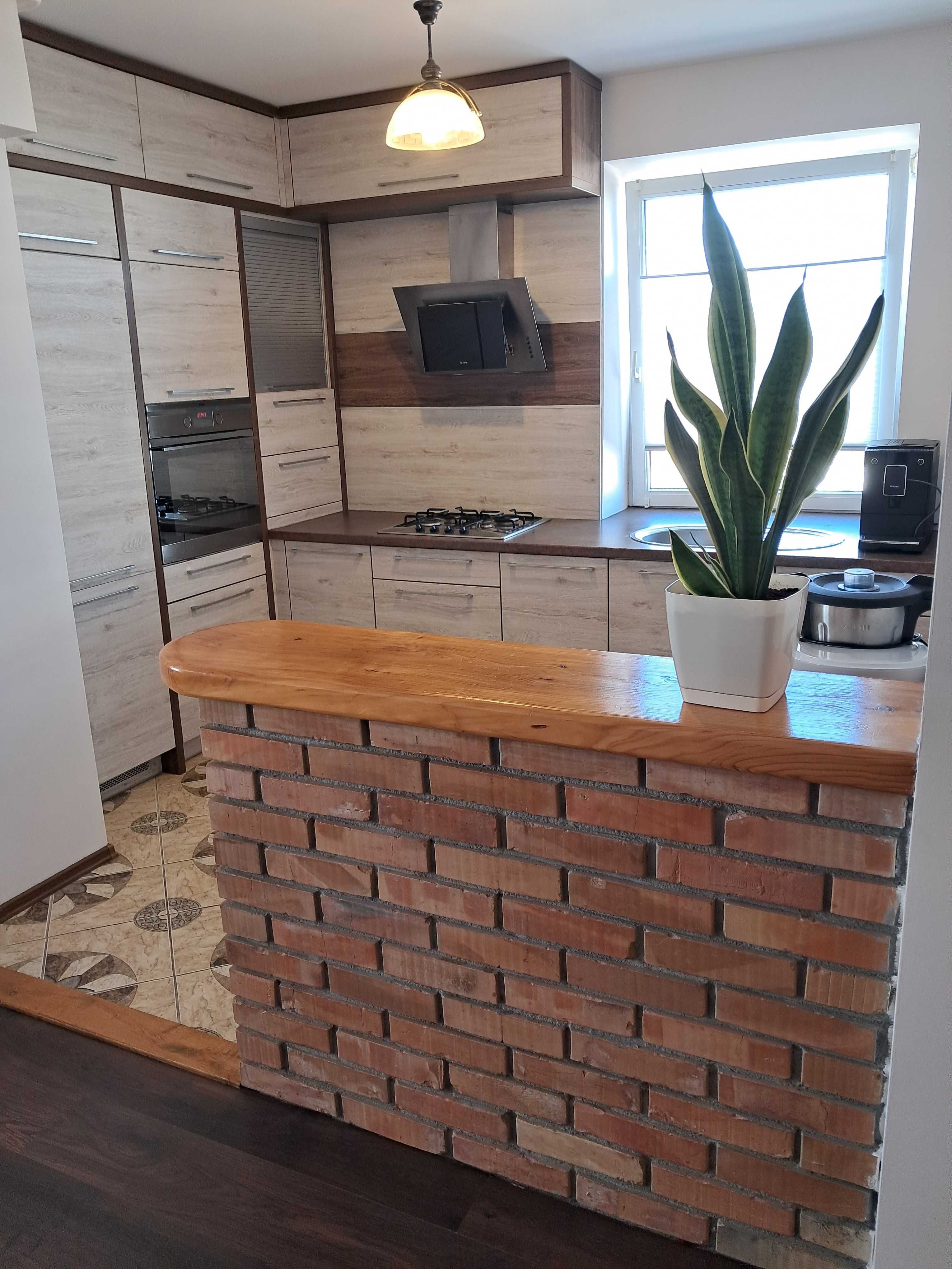 Ul. Pileckiego, 3 pokoje, blok cegła ogrodzone osiedle.