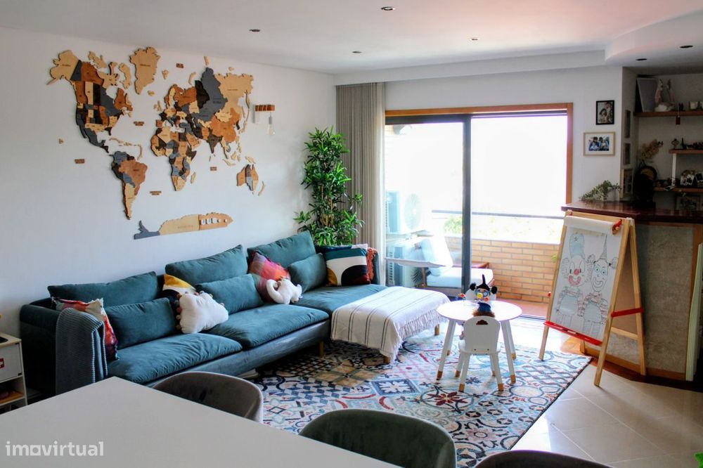 Apartamento T3 com elevador e garagem fechada em V. N. de Famalicão