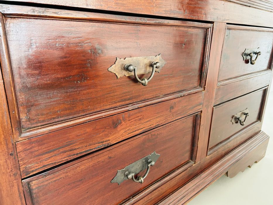 Cómoda rústica em madeira maciça