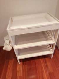 Trocador + Muda fraldas + Cestos arrumação + banheira IKEA branco