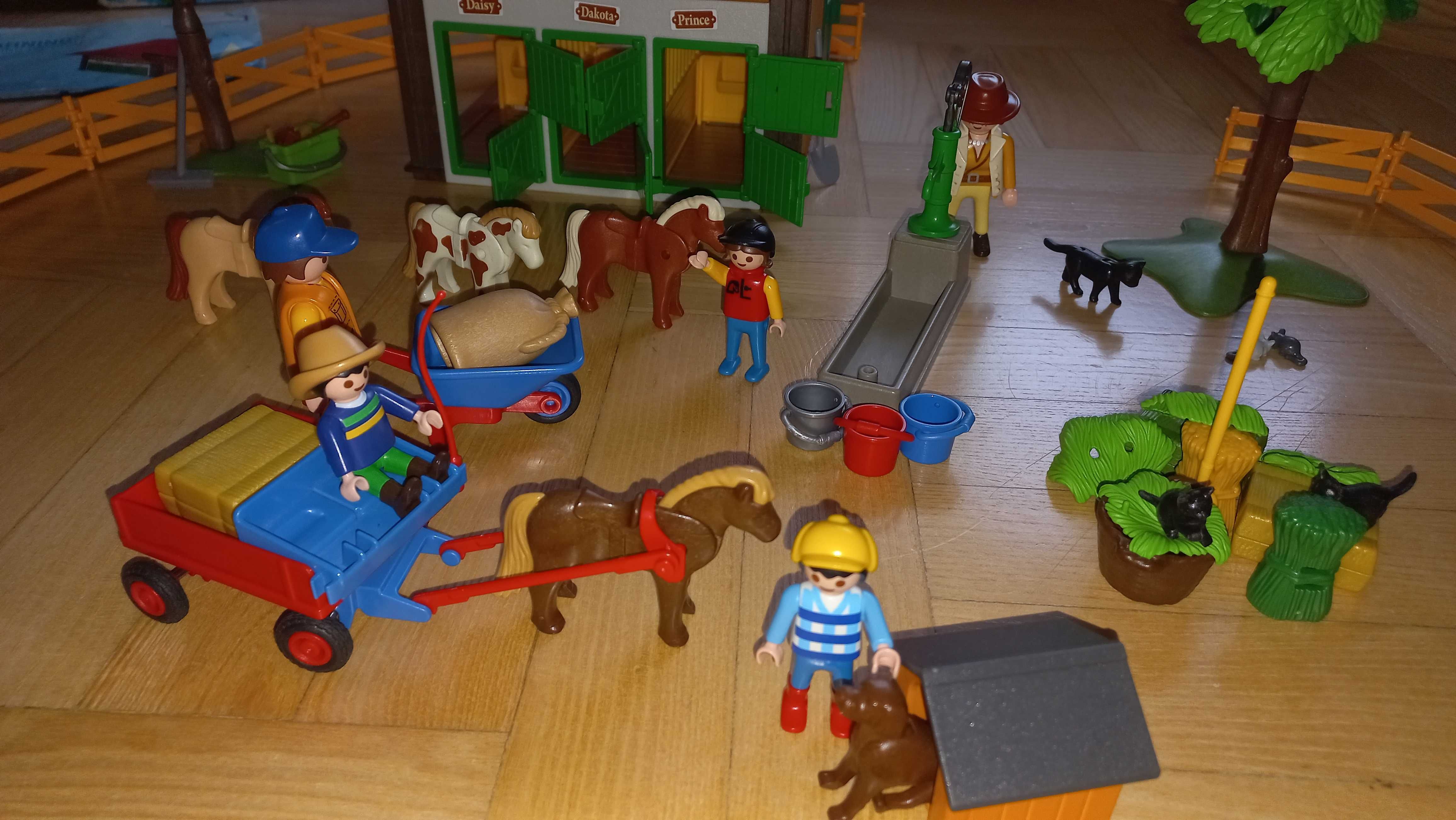 PLAYMOBIL country 5960 stadnina koni farma