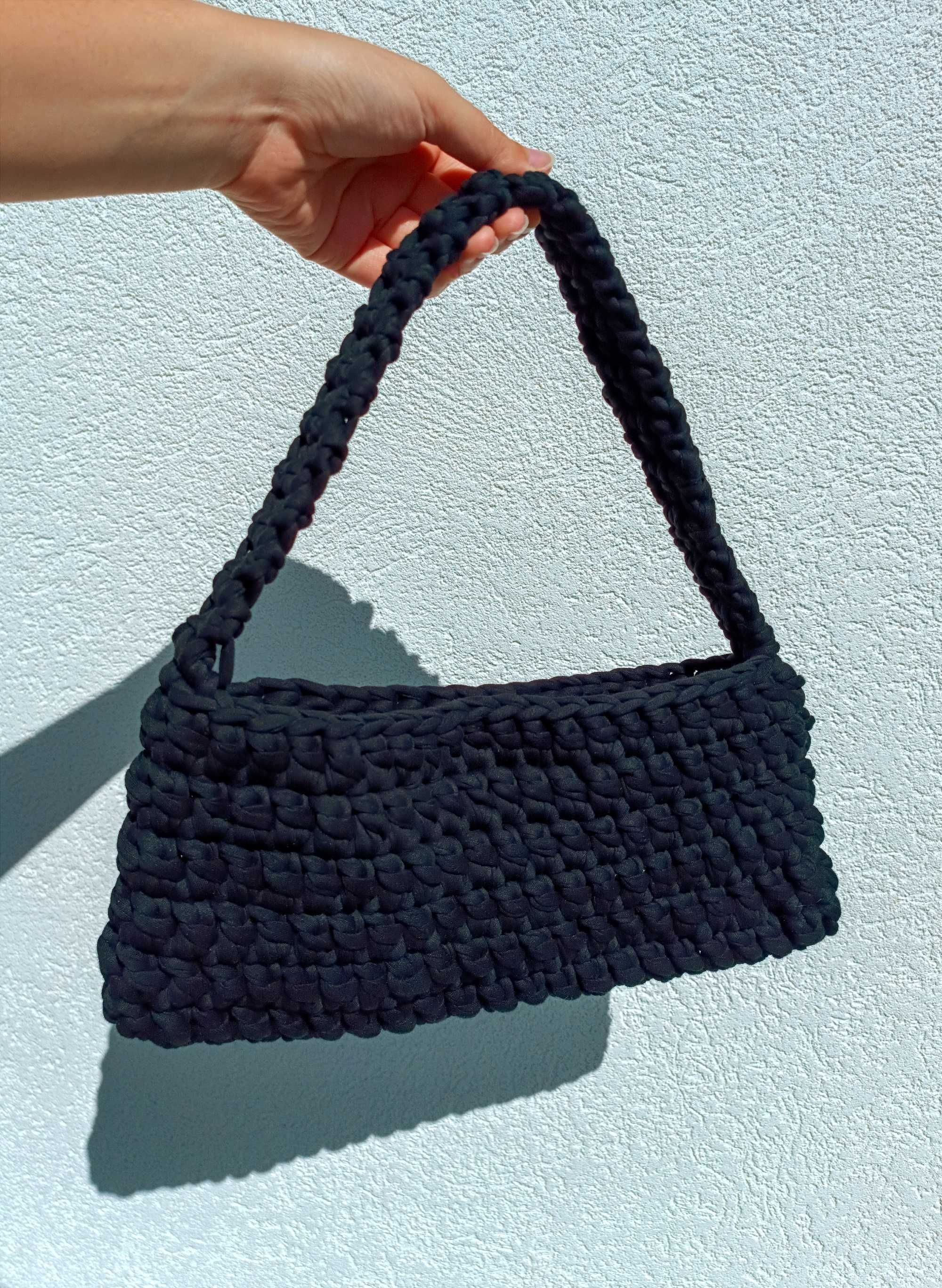 Bolsas em crochet feitas à mão