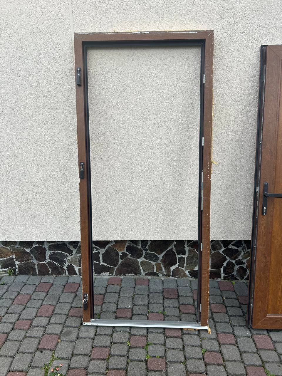 Продаю металопластикові двері
