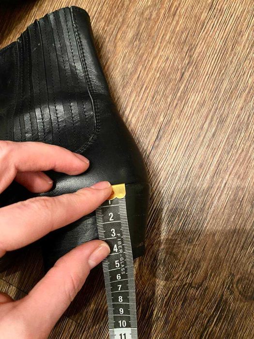 Черевики, козаки, ботильйони на каблуку