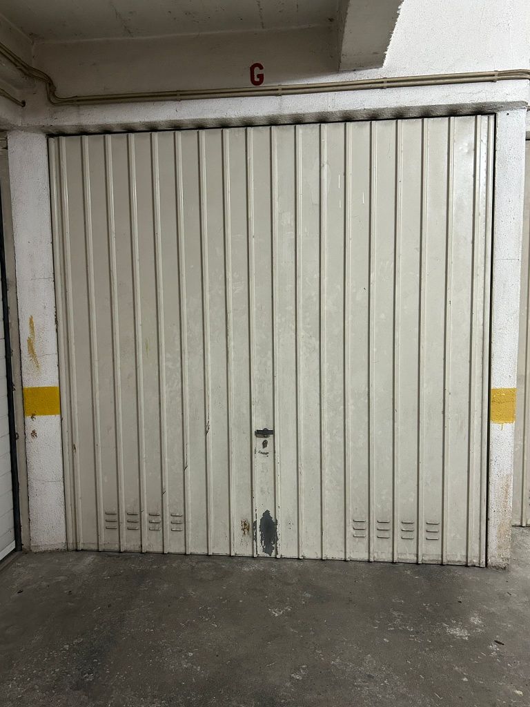 Vendo garagem na Brandoa