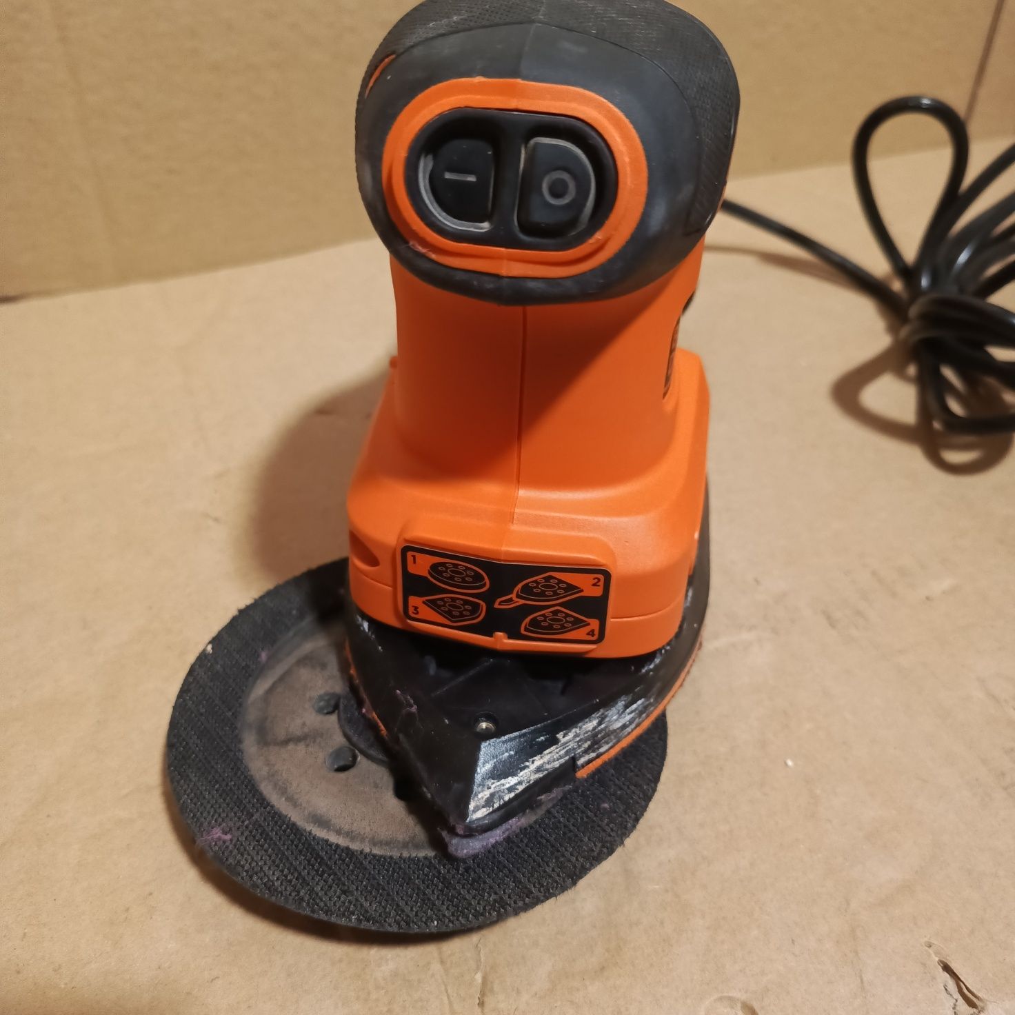 Szlifierka oscylacyjna mimośrodowa delta Black decker bew 200