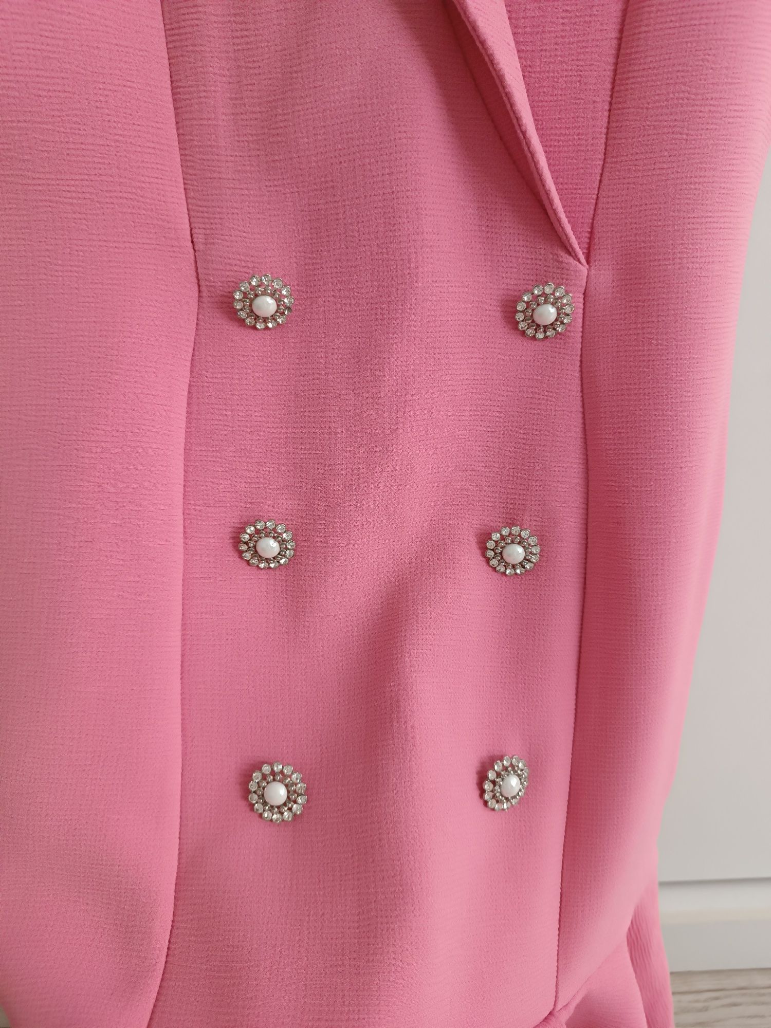 Różowa sukienka garniturowa z falbanką River Island - rozmiar M/L