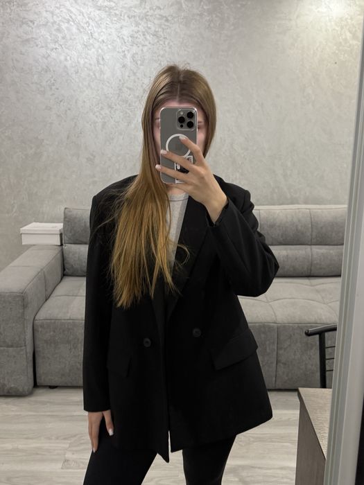 чорний піджак вільного крою