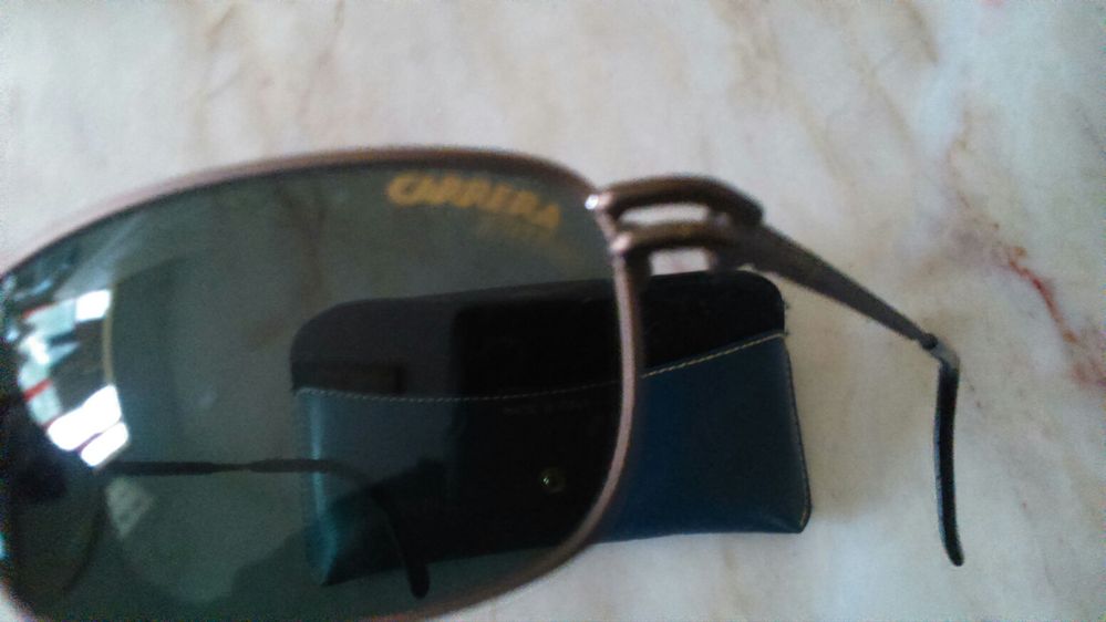 Vendo Óculos de sol Carrera originais. Novos.