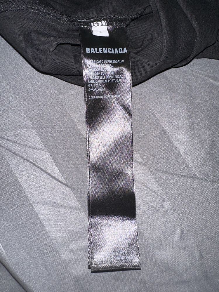 футболка Balenciaga Surfer