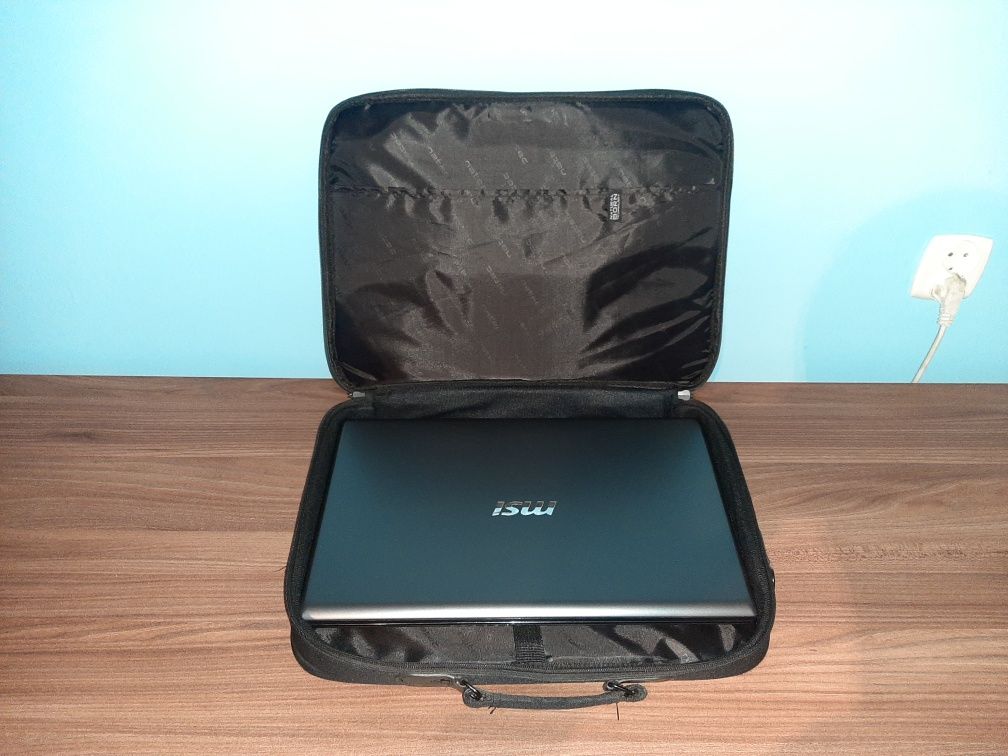 Laptop MSI CX70 2QF + torba
