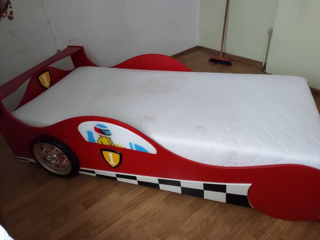 Łóżko w kształcie auta