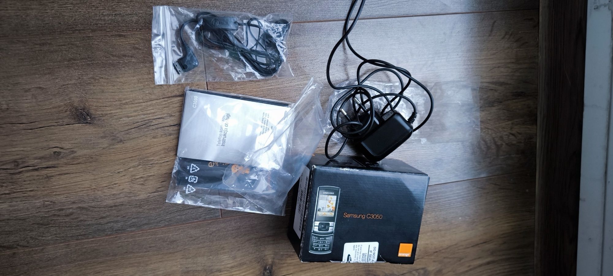 Samsung C3050 2 sztuki używane.
