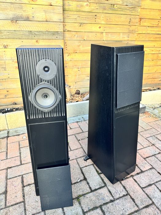 Підлогові колонки British Made Rega Ela Loudspeaker System