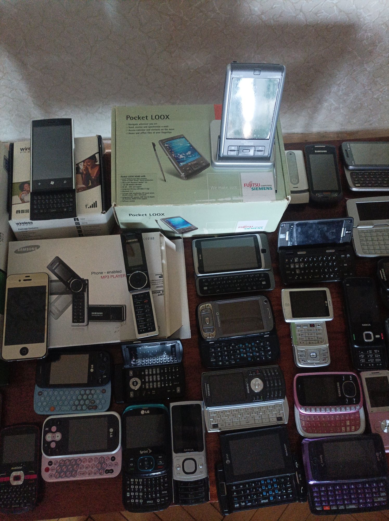Продам Samsung Sony Ericson HTC Sharp Simens Motorola Nokia