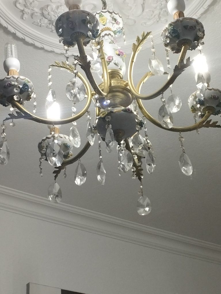 Candeeiro de sala  em metal e loiça