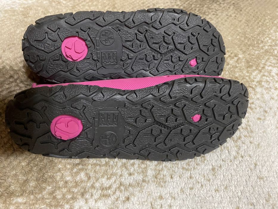 Взуття в басейн аквашузи