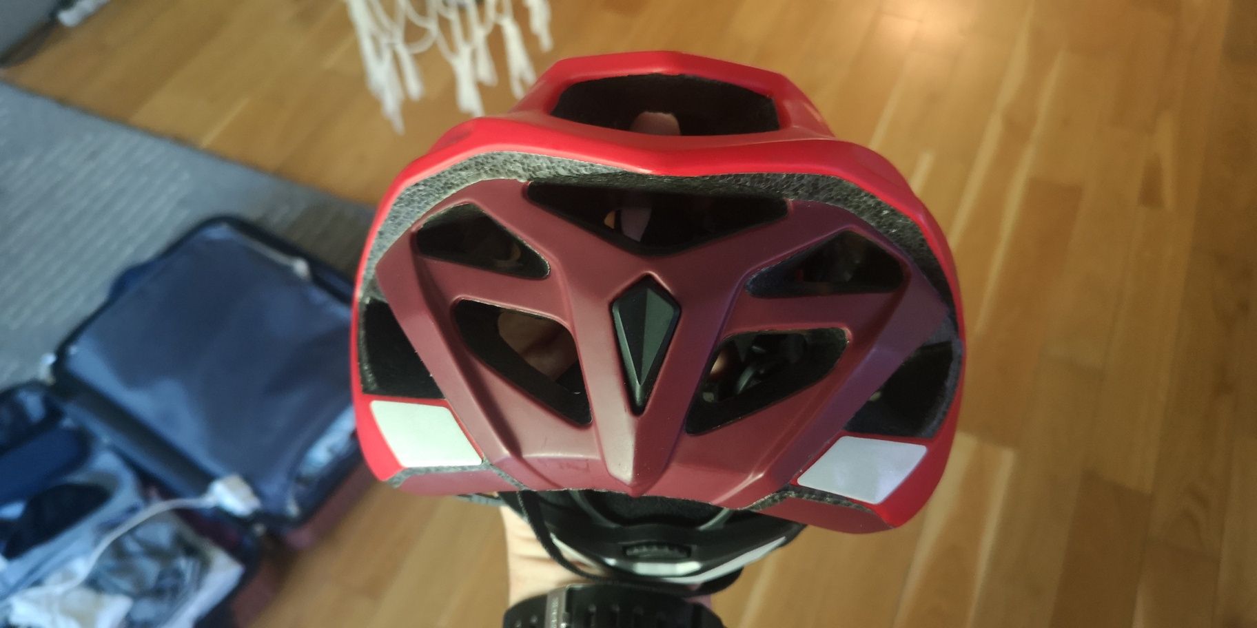 Kask rowerowy Rockrider dla dziecka w wieku 8-12 lat.