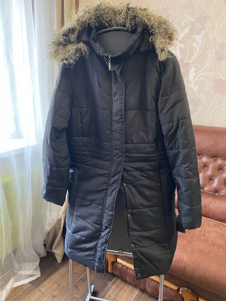 Курточка жіноча чорна осіннє-зимова з капюшоном розмір 36-40