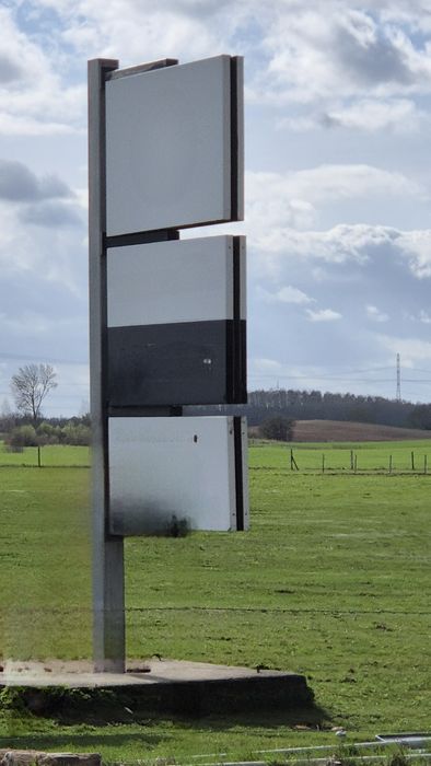 Tablice reklamowe przydrożne wolnostojące  z podstawą betonową