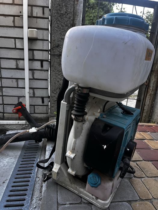 Бензиновий оприскувач