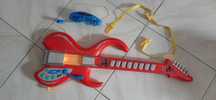 Guitarra a pilhas do Homem-Aranha, com luz e som