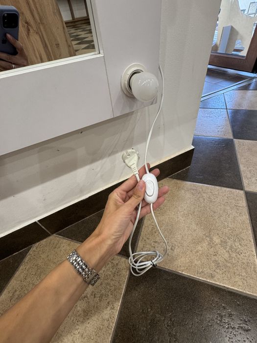 Велике гримерне дзеркало з підсвіткою